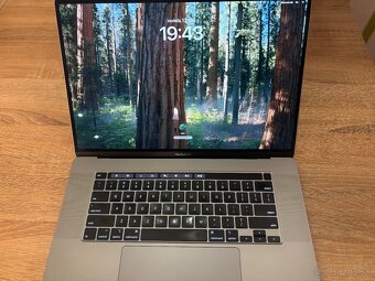 Apple MacBook Pro 16" - 2