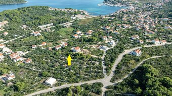 Stavebný pozemok v Lumbarde 706 m² – len 300 m od mora - 2