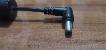 Adaptér pre notebook 19V 3,42A 65W 5,5mm  2,5mm - 2