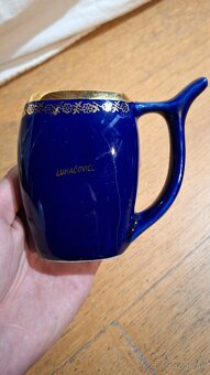 Tmavomodrý keramický hrnček Luhačovice – zlatý okraj, retro - 2