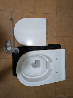 Závesné wc s doskou - 2