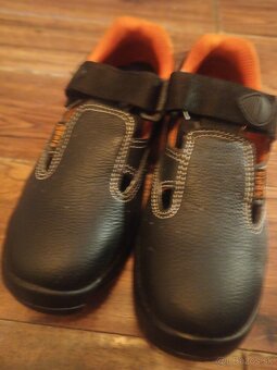 Pracovná obuv kovová špicka - 2