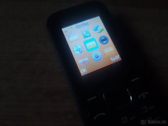 Jednoduchý tlacitkovy telefon - 2