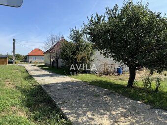 NA PREDAJ: stavebný pozemok 648m2 - Zavar - 2