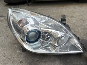 Predam xenónové reflektory na Opel Vectra C - 2