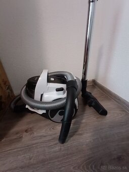 Podlahový vysávač Bosch Serie 2 BGS05A222 - 2