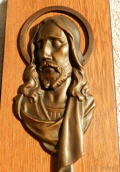 Starožitný bronzový relief na drevenej doske s motívom Ježiš - 2