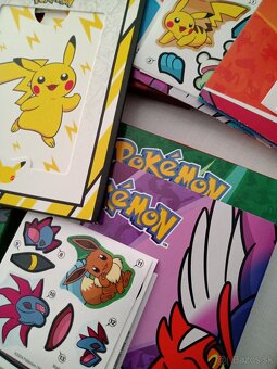 2xÚložbox, 2xnálepky, 2xhračky - 2