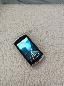 Sony Ericsson Vivaz - 2