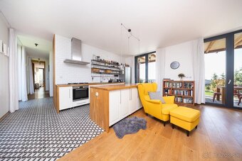 MIKELSSEN - Na predaj výnimočný bungalov s bazénom v lukratí - 2