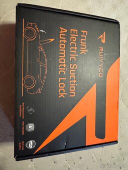 Tesla 3 doťahovač predného kufru - 2