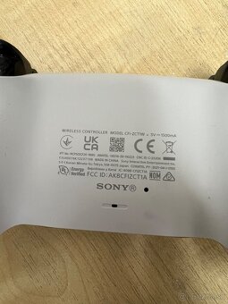 ovladac na PS5 - 2