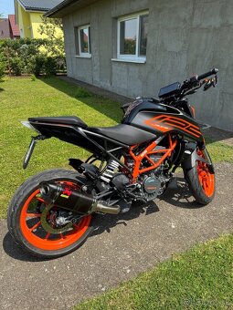 KTM Duke 125 2023 TOP stav + 900€ DOPLNKY - 2