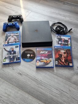 Predám PS4 slim 500 GB - 2