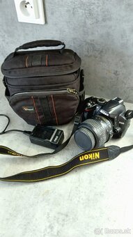 Nikon D3000 - 2