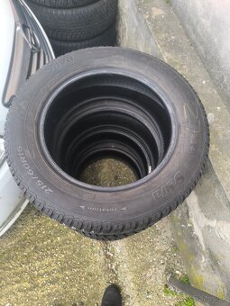 Predám zimné pneu 215/60 r16 - 2