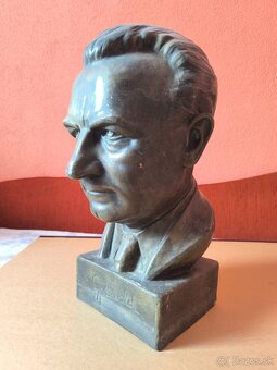 Gottwald - busta - 2