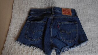 Džínsové kraťasy "LEVIS" + darujem k nim topánky Hilfiger - 2