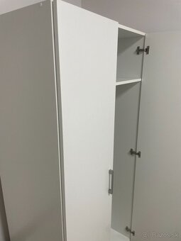 Predám šatníkovú skriňu Biela farba - 2