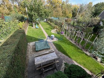 Murovaná podpivničená chata s okrasnou záhradou v osobnom vl - 2