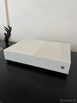 Xbox One S ALLDIGITAL 1TB - 2