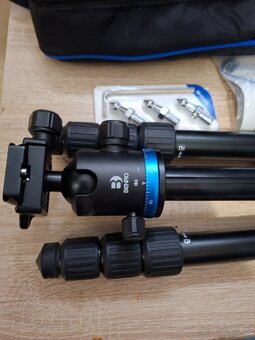 Stativ Benro, kovovy - 2