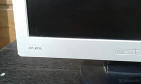Predám LCD monitor HP - 2