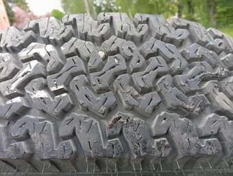 Predám pneu 215/80r16 - 2