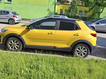 Kia stonic gold - 2