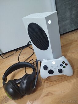 Predám Xbox series S 512GB aj z ovládačom a kabelažou - 2