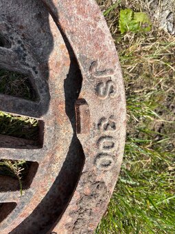 Liatinovy poklop JS 300 - 2
