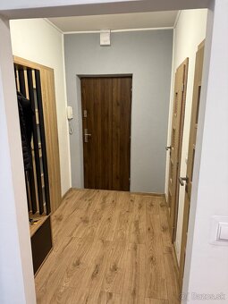 Novozrekonštruovaný zariadený veľký 1 izbový byt na prenájom - 2
