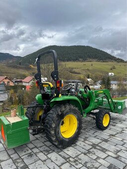 John Deere s množstvom príslušenstva - 2