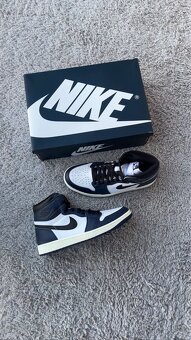 Air Jordan Retro High OG Midnight Navy - 2
