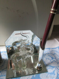 ploskačka, stojan na pero - obidva nové - 2