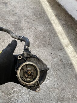 Predam vakuovu pumpu Audi a6 c6 a4 b7 2.7/3.0 tdi - 2