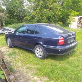 Skoda octavia 1,6 benz - 2