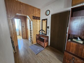 Na predaj 3 izbový byt s 3 loggiami v Banskej Bystrici - 2