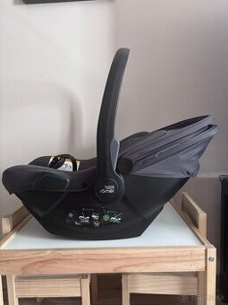 Predám autosedačku-vajce Britax Römer Baby-Safe Core - 2