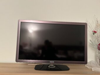 LED Full HD LCD TV Philips 40PFL7605H/12 - 2