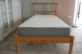 Drevená posteľ - 2