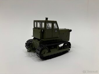 Kovový model Stalinec 100 1:43 - 2