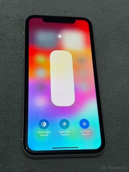 Predám Apple iPhone 11 256GB Silver Minimálne známky - 2