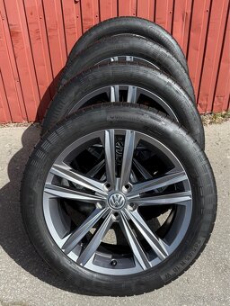 Originál kolesa VW Arteon~Passat letné 245/45R18 elektróny - 2