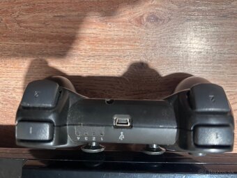 Predám hernú konzolu PS3 + príslušenstvo - 2