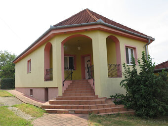 zrekonštruovaný praktický 4–IZBOVÝ RODINNÝ DOM v Lužiankach - 2