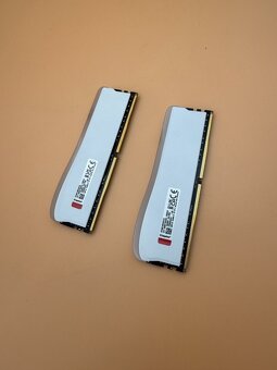 Kingston FURY 32GB DDR4 3600MHz CL18 RGB White - 2