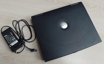 Predam funkcny oldschool stary retro notebook DELL - 2