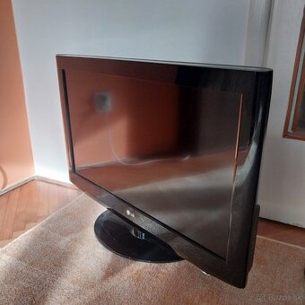 LG 32 palcový, uhlopriečka 80cm - 2