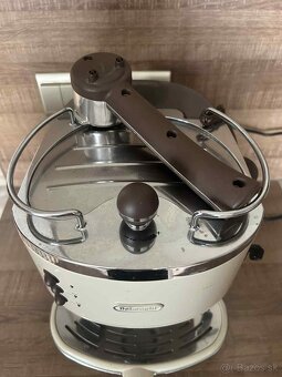 Kavovar delonghi - 2